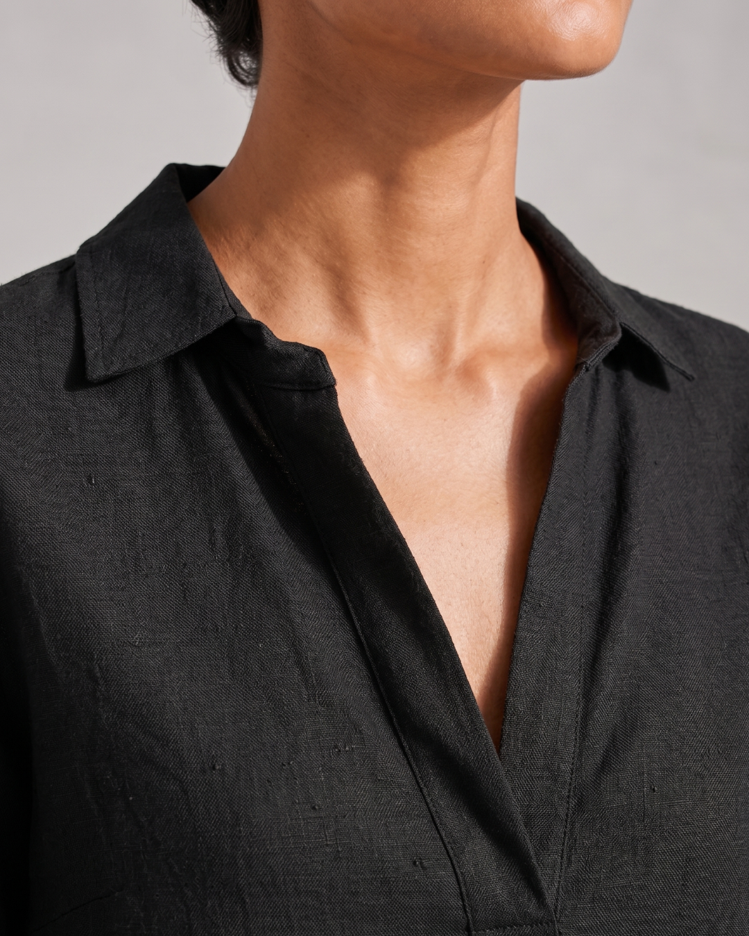 BLACK FRONT PLEATED COTTON TOP