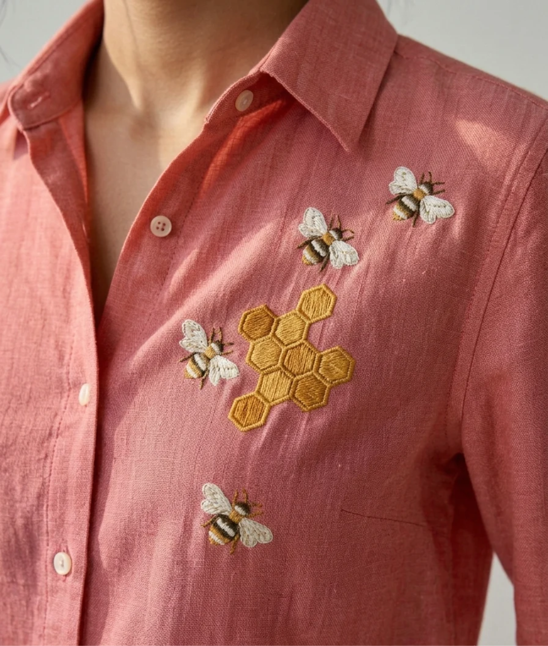 Coral Honey cotton linen slub shirt with bee and honeycomb embroidery – detail view