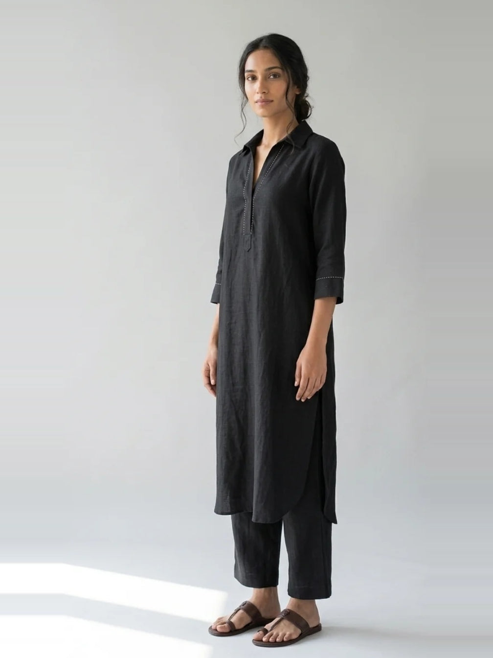 Noir Ease black cotton linen slub co-ord set – full-length side view